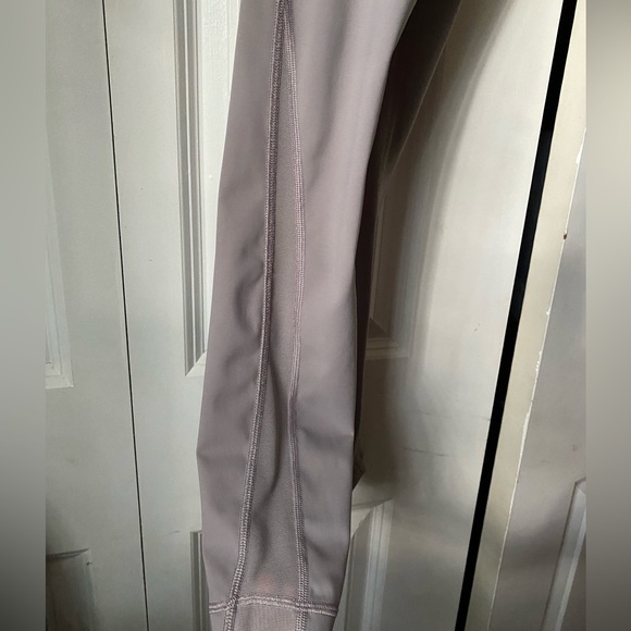 Lululemon High Waisted Light Purple Grey Train Times Leggings 24” ( size 0 ) - Picture 7 of 11